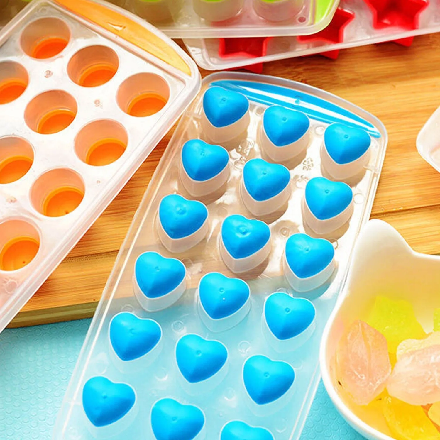 Easy Push Premium POP-UP ice Tray, With Flexible Silicon Bottom and Lid, Heart Shape 18 Cube Trays