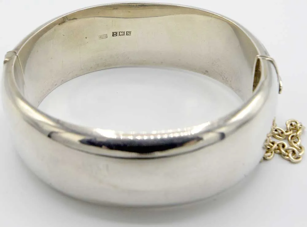 Vintage silver bracelet / bangle with leaf design