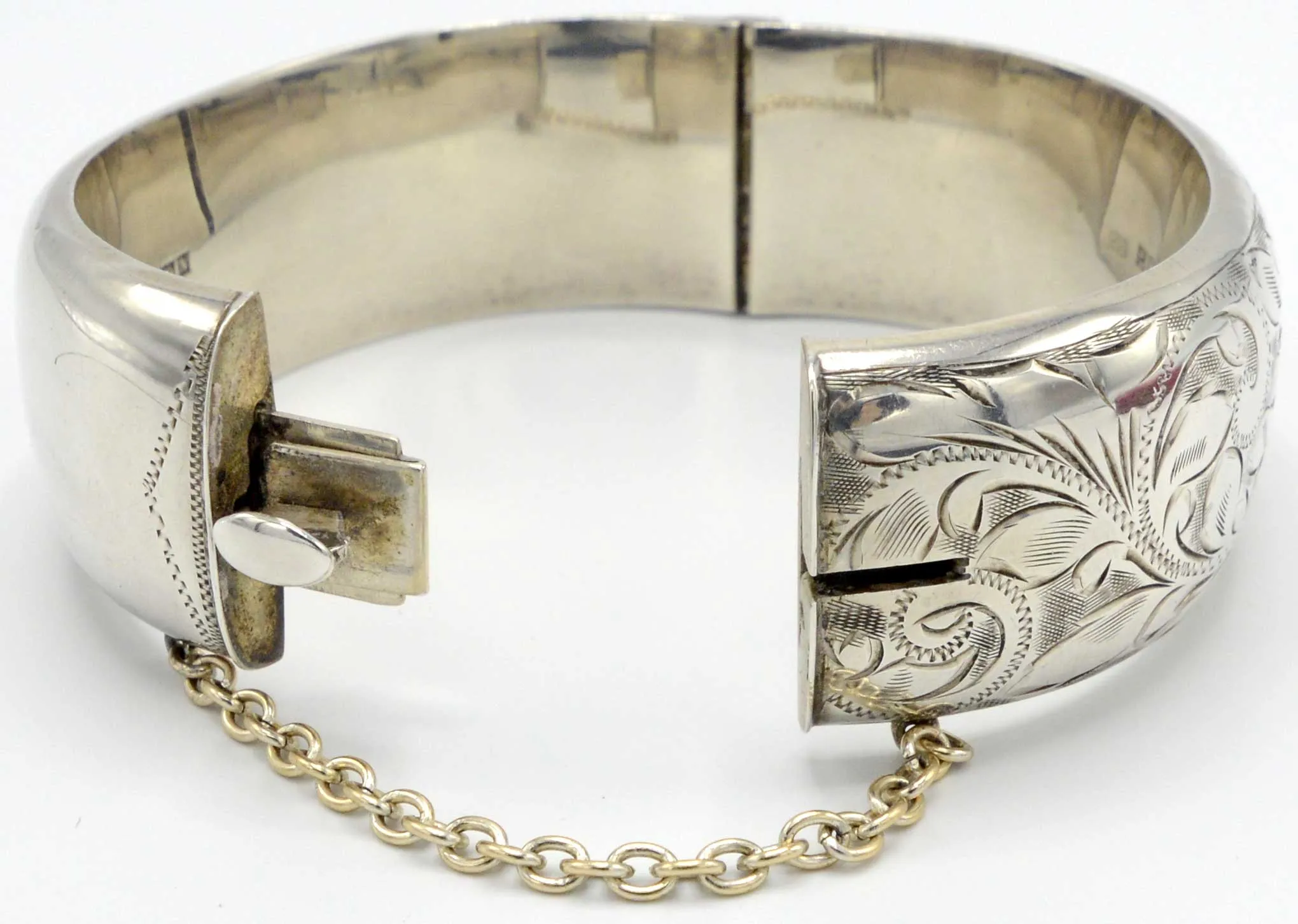 Vintage silver bracelet / bangle with leaf design